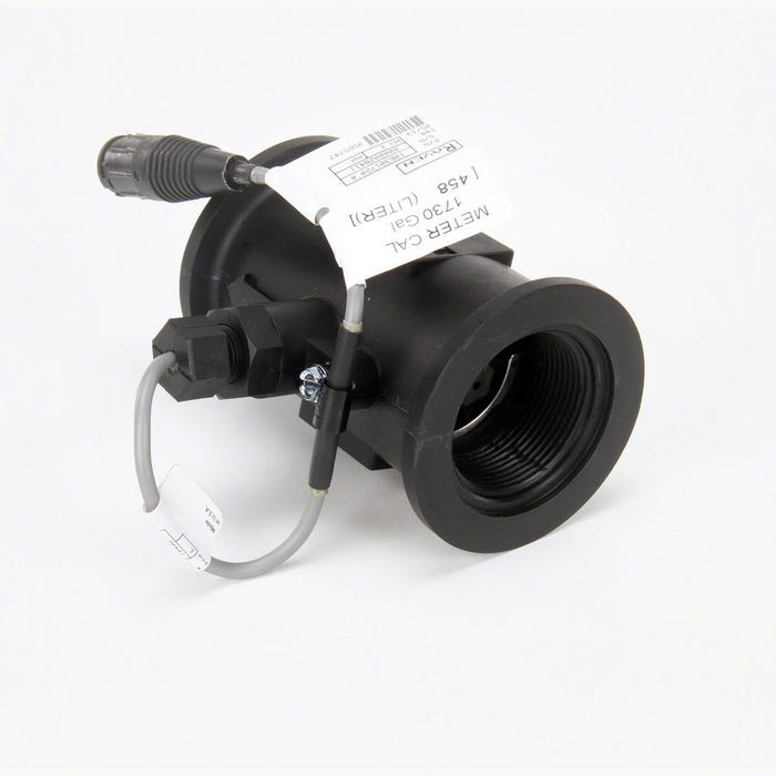 The Raven RFM 15 High Pulse Poly Flow Meter (0.3-15 GPM) M200 Flanged, recognized for its excellent accuracy and reliability, comes with attached cables and a white calibration tag. This black industrial flow meter is ideal for both agricultural and industrial applications.